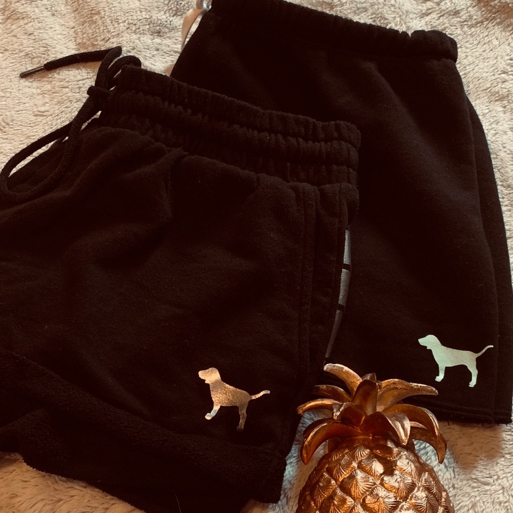 2 VS PINK Everyday Shorts